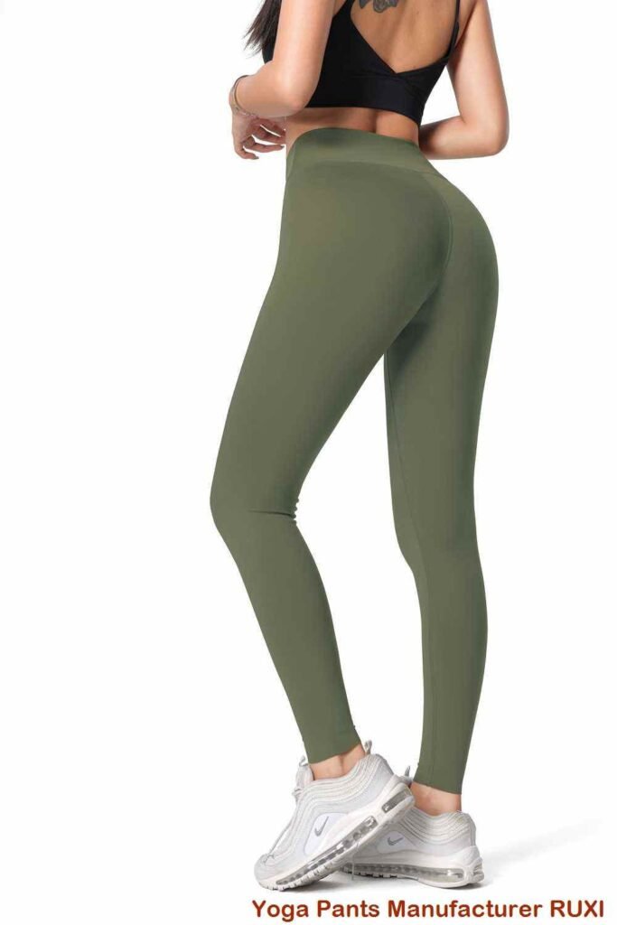 matchende sports-bh og shorts